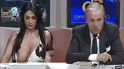 Marcus აპირებს აბაზანა. ძუძუები არაბი